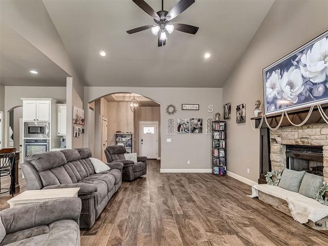 4612 Kentucky Ridge Drive, Mustang, OK 73064