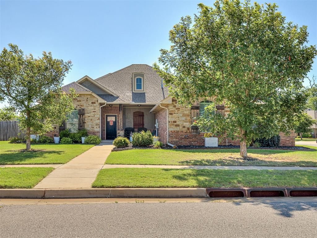 4612 Kentucky Ridge Drive, Mustang, OK 73064