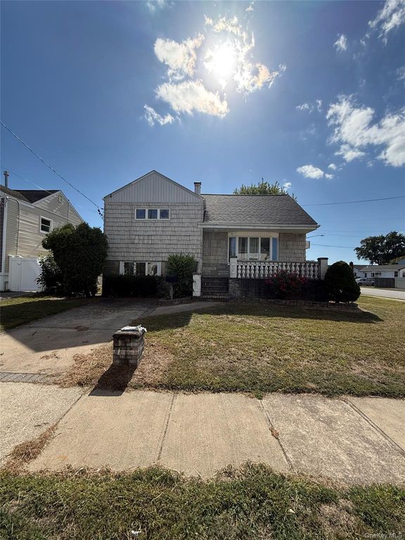 49 Noble Street, North Babylon, NY 11703