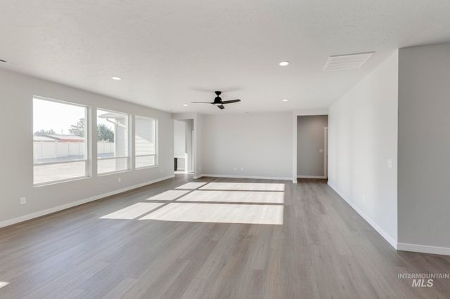 9138 W Violet St, Nampa, ID 83687