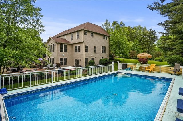 1302 Hillandale Drive, Akron, OH 44333