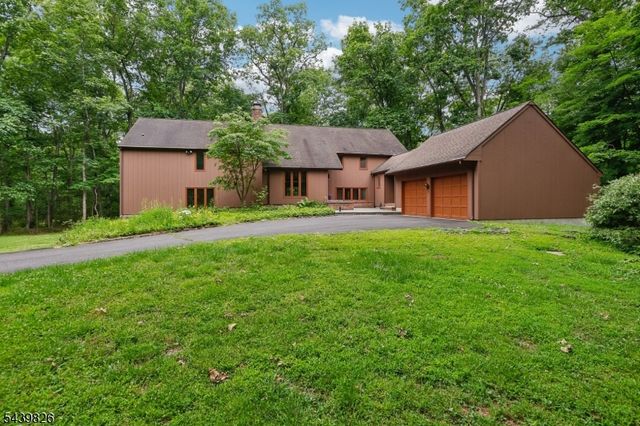 42 Pin Oak Rd, Montgomery Twp., NJ 08558