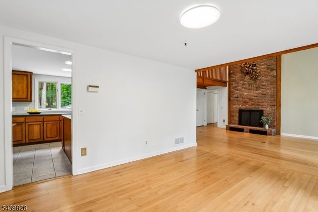 42 Pin Oak Rd, Montgomery Twp., NJ 08558