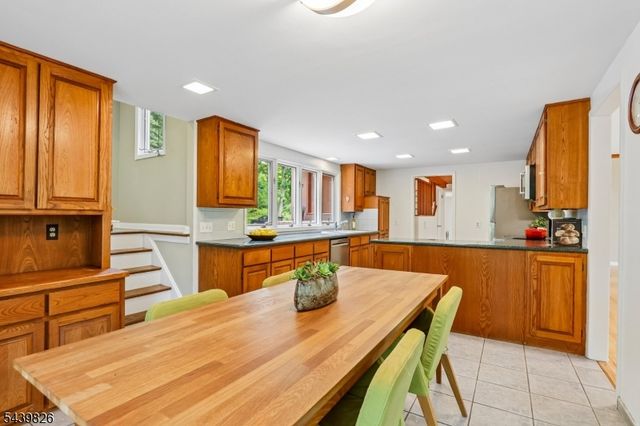 42 Pin Oak Rd, Montgomery Twp., NJ 08558