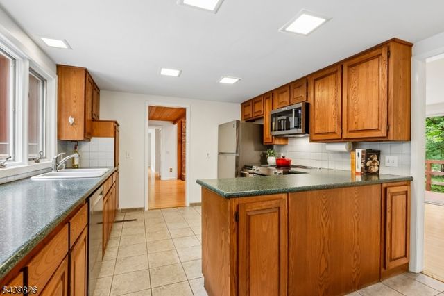 42 Pin Oak Rd, Montgomery Twp., NJ 08558