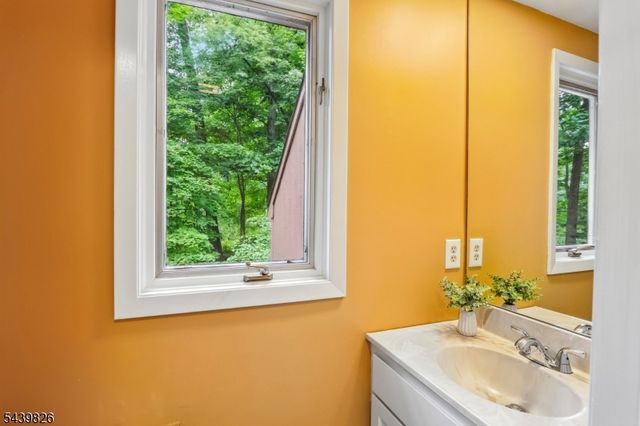 42 Pin Oak Rd, Montgomery Twp., NJ 08558
