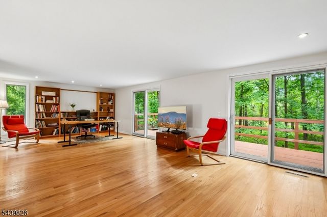 42 Pin Oak Rd, Montgomery Twp., NJ 08558