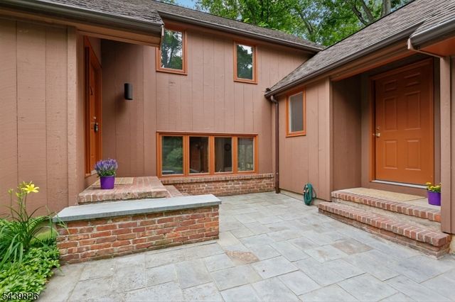 42 Pin Oak Rd, Montgomery Twp., NJ 08558