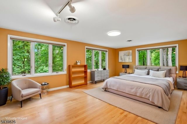 42 Pin Oak Rd, Montgomery Twp., NJ 08558