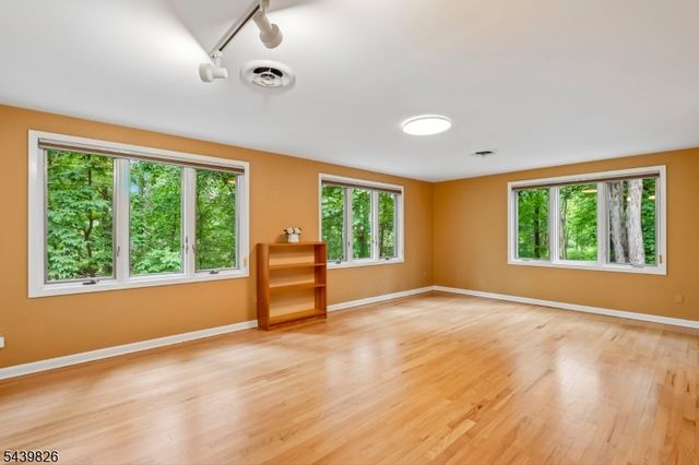 42 Pin Oak Rd, Montgomery Twp., NJ 08558