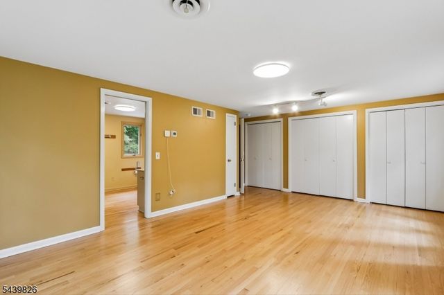 42 Pin Oak Rd, Montgomery Twp., NJ 08558