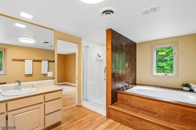 42 Pin Oak Rd, Montgomery Twp., NJ 08558