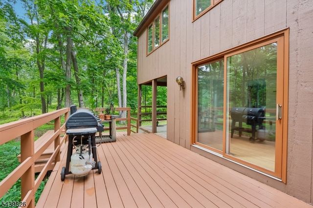 42 Pin Oak Rd, Montgomery Twp., NJ 08558