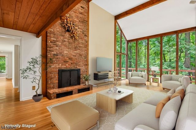 42 Pin Oak Rd, Montgomery Twp., NJ 08558