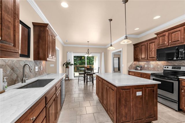 73 Eddleston Drive, Bella Vista, AR 72715