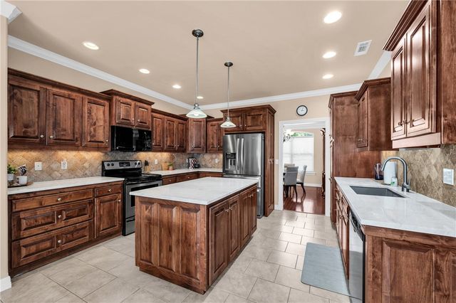 73 Eddleston Drive, Bella Vista, AR 72715