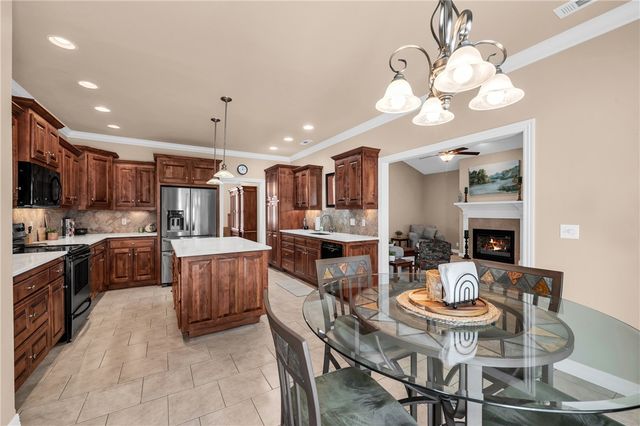 73 Eddleston Drive, Bella Vista, AR 72715
