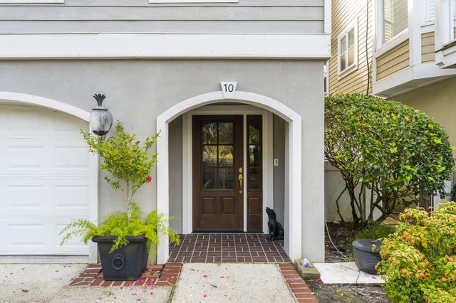 10 Commons Court, Isle Of Palms, SC 29451