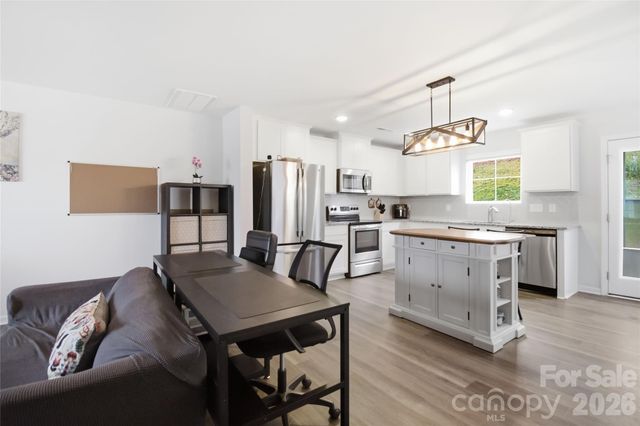 2417 Kings Cross Court, Winston Salem, NC 27127