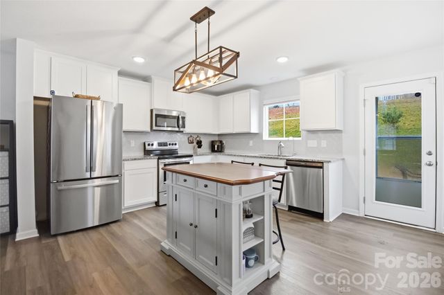 2417 Kings Cross Court, Winston Salem, NC 27127