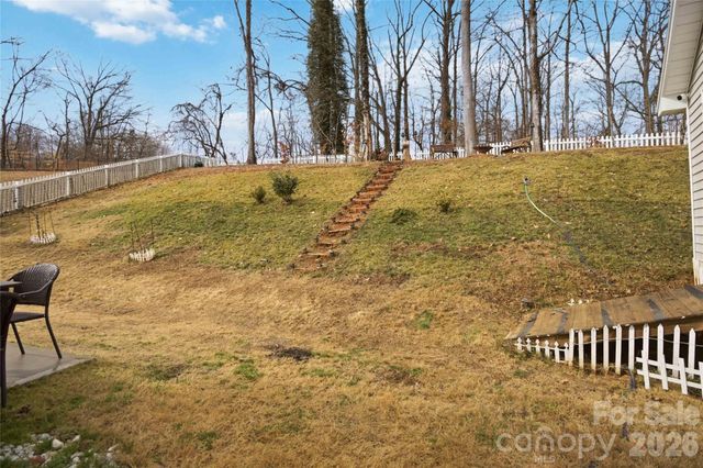 2417 Kings Cross Court, Winston Salem, NC 27127