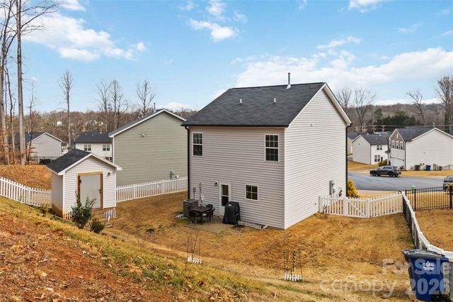 2417 Kings Cross Court, Winston Salem, NC 27127