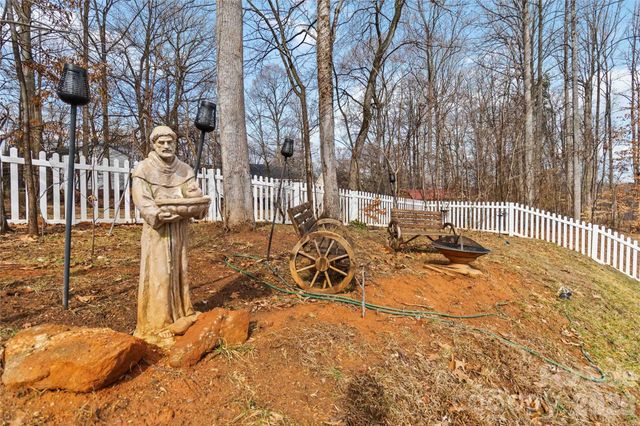 2417 Kings Cross Court, Winston Salem, NC 27127