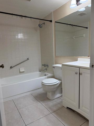 703 Sunny Pine Way B3, Greenacres, FL 33415