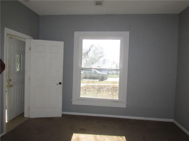 726 Pacific Avenue, Osawatomie, KS 66064