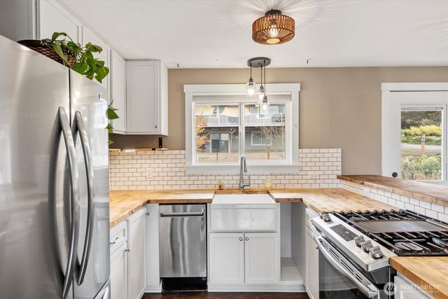 964 Ferry Avenue, Coupeville, WA 98239