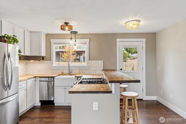 964 Ferry Avenue, Coupeville, WA 98239