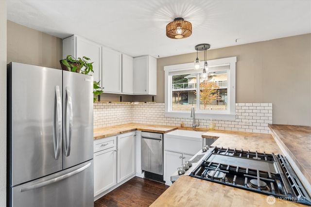 964 Ferry Avenue, Coupeville, WA 98239