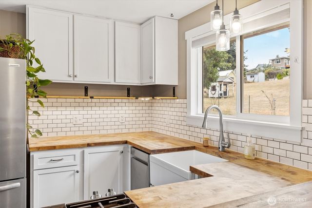 964 Ferry Avenue, Coupeville, WA 98239