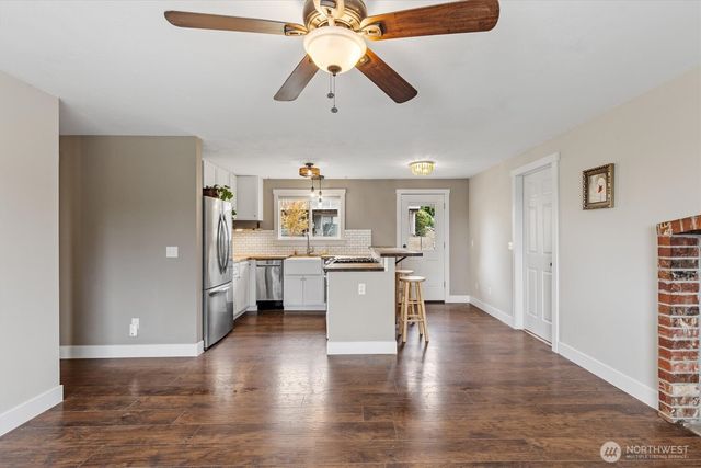 964 Ferry Avenue, Coupeville, WA 98239