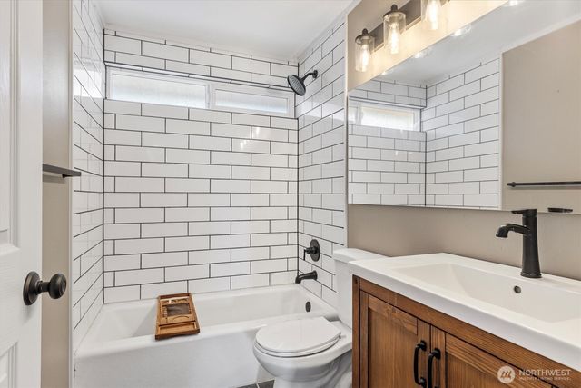 964 Ferry Avenue, Coupeville, WA 98239