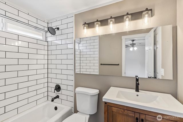 964 Ferry Avenue, Coupeville, WA 98239