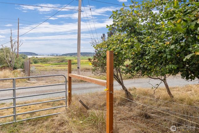 964 Ferry Avenue, Coupeville, WA 98239