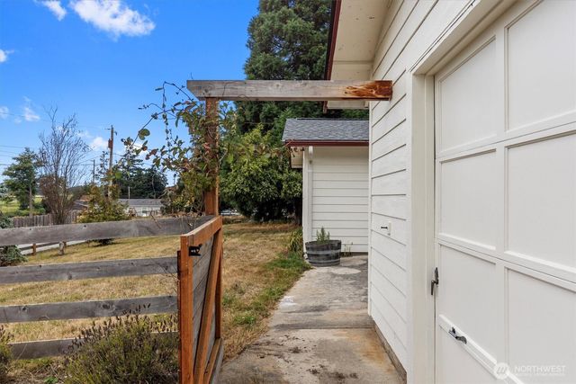 964 Ferry Avenue, Coupeville, WA 98239