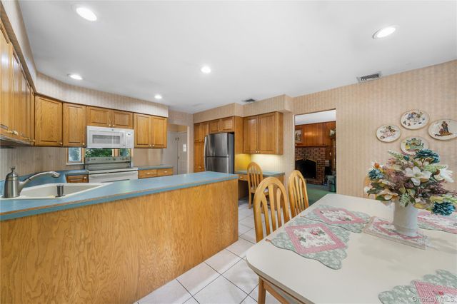 33 View Drive, Miller Place, NY 11764