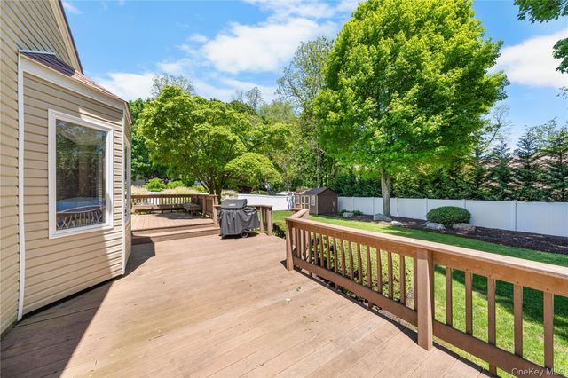 33 View Drive, Miller Place, NY 11764