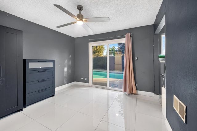 5962 E Pontiac Way, Fresno, CA 93727