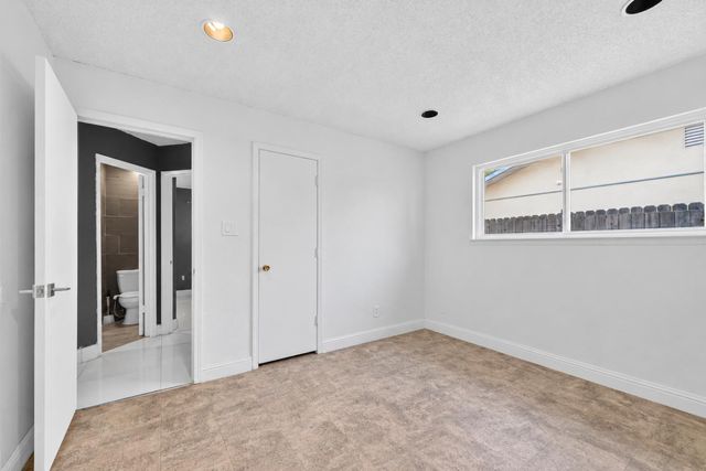 5962 E Pontiac Way, Fresno, CA 93727