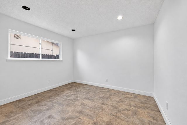 5962 E Pontiac Way, Fresno, CA 93727