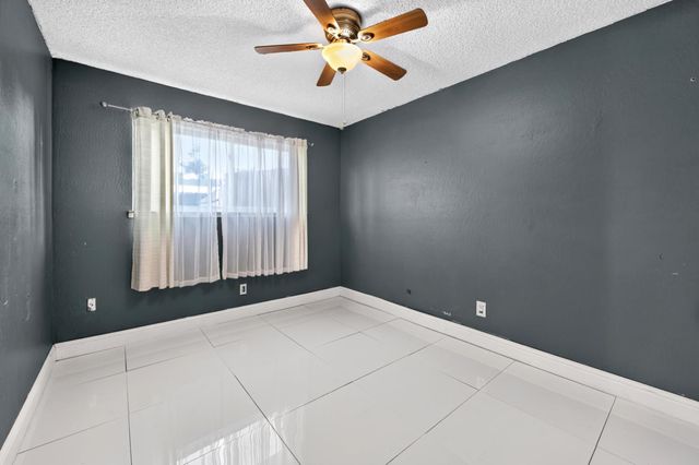 5962 E Pontiac Way, Fresno, CA 93727