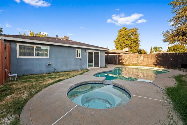 5962 E Pontiac Way, Fresno, CA 93727