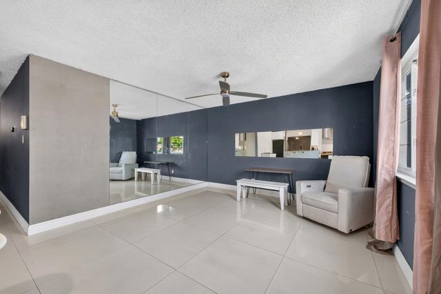 5962 E Pontiac Way, Fresno, CA 93727