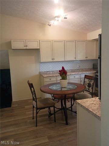 1977 Massillon Road, Akron, OH 44312