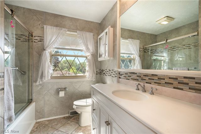 1977 Massillon Road, Akron, OH 44312