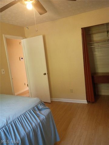 1977 Massillon Road, Akron, OH 44312