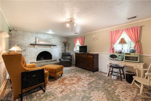 1977 Massillon Road, Akron, OH 44312